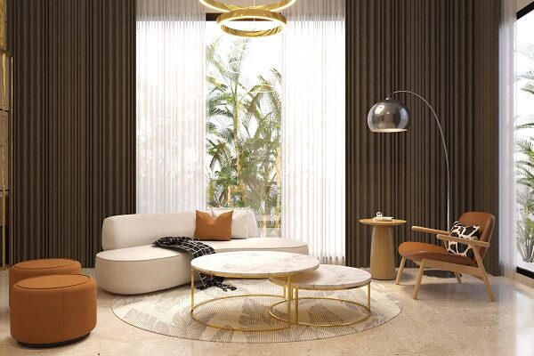 Interior Ruang Santai Rumah Mewah Nuansa Cokelat dan Emas | HnD Visualisasi ruang santai rumah mewah dengan sofa putih melengkung, meja bundar marmer, kursi kayu cokelat, dan lampu lantai busur